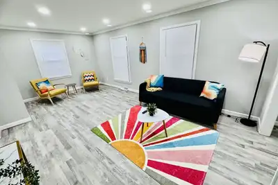 Image de Tranquil Boho Style Modern Home Near Hpu & Market