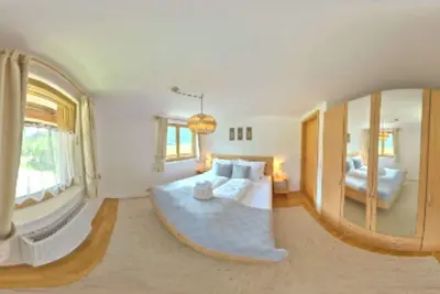 Image de Sunny Superior 4 bed Apartment - Xl Balcony & National park views!