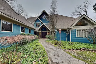 Image de Seek A Sunset | Lakefront Livin' + Hot Tub & Game Room!