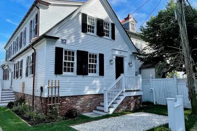 Image de West End - Commercial Street, Charming 2-Bedroom with Beach Access - Sleeps 4!