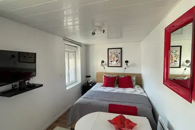 Image de Studio indépendant bien équipé, proche centre et à 200 mètres de la Plage.