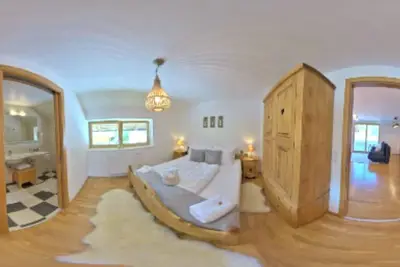 Image de On-suite Deluxe App w/Breakfast Balcony - 3min to lifts & Pet friendly