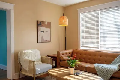 Image de Bright & Airy Apartment w Massive Master Suite