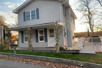 Image de Lakefront Home!