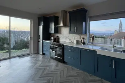 Peaceful oasis in the heart of New Ross town!