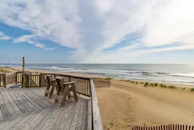 Image de Grab your Front Row Seats To(o) this oceanfront home in South Nags Head Nc!