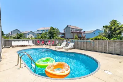 Image de Bright and Beachy Oceanside Home with Pool, Hot Tub, and Rec Room!