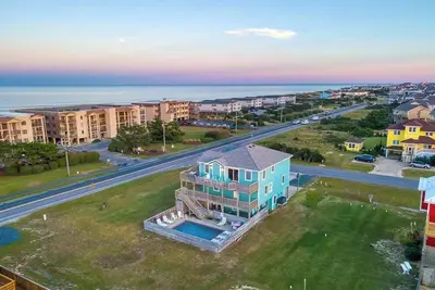 Image de Across the Street from the Beach with Pool, Hot Tub, and Rec Room!
