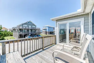 Image de Classic Obx beach cottage on a quiet cul-de-sac, steps from the beaches of Nags