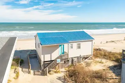 Image de Oceanfront Home with Stunning Views just Steps from the Sand at Up-Front!