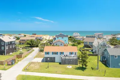 Image de Cozy Oceanside Home Just a Short Walk to the Beautiful Beaches of South Nags Hea