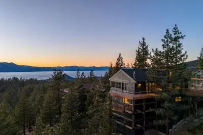 Image de Tahoe Home with Prime Location + View