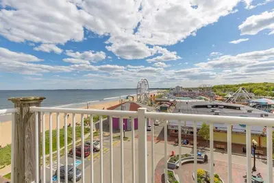 Image de Beautiful Direct Ocean Front 2 bedroom w/ private balcony