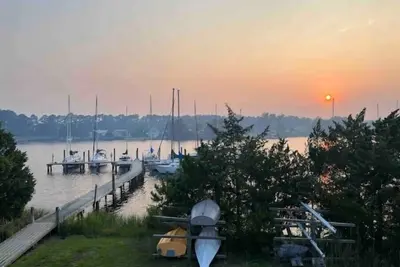 Image de Sailor’s Choice @ Blackwell Point Marina. Pet friendly & boat slips available!