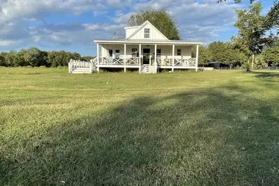 Image de Amazing Barn Lodge on 100 ac Farm, minutes into fun Aiken. Dog & Horse friendly!