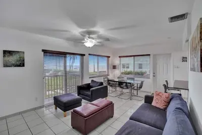 Image de Oceanfront 2 Bedroom Apartment at Hollywood Beach\n