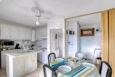 Image de Appartement Ă 10 min de la plage avec Parking
