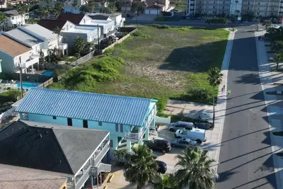 Image de Lantana Retreat #1 (2-Bedroom Condo) with Pool - Pets Allowed by RedAwning