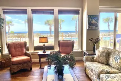 Image de Gulf Crest 1st Floor – Beachfront & Beach Service!