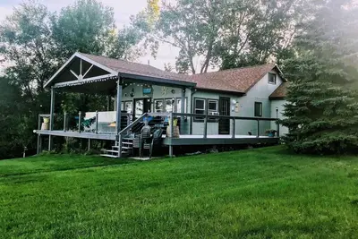Image de Lake Sakakawea Lakefront ; Luxury Spacious 4-Bedroom Cabin