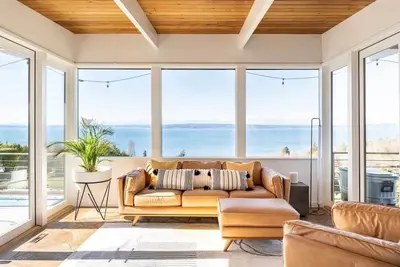 Image de Mid-Century Modern Retreat with Incredible Views!