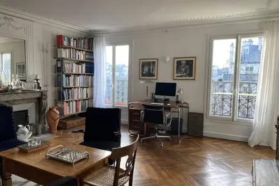 Grand appartement pour 4-5 voyageurs près gare de l´Est dans un quartier vivant