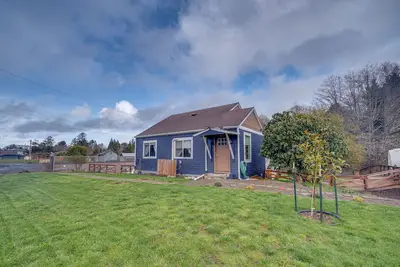 Image de 'Blackberry Cottage' w\/ Yard Near Westport & Beach