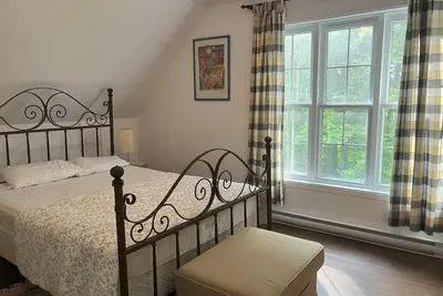 Image de New! Perfect location in Sutton. Ski, bike, hike.