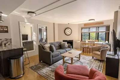 Image de Sc 5406: Elegant 2br w/King bed! Modern kitchen, perfect for summer with pool!