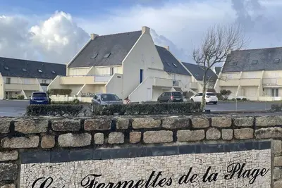 Image de Studio en bord de mer, vacances les pieds dans l’eau