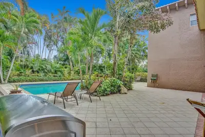 Modern 6br Villa Resort Style Pool on Golf Course