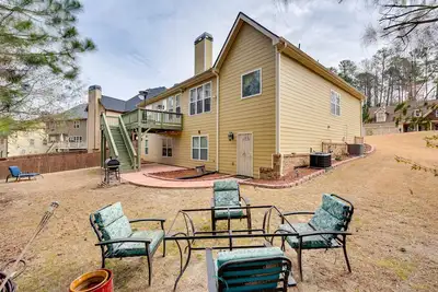 Image de Pool Table & Patio: Cozy Lawrenceville Apt