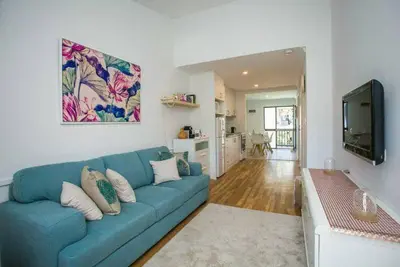 Image de Coastal Salty Kiss Sleeps 4!