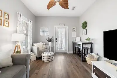 Image de Perfect Centralized Location! !