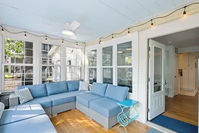 Image de What a Lake View! ! Lakeside cottage inside gates. Golf cart & linens included.