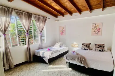 Image de Casa grande, exelente ubicacion, cerca al estadio, ideal para familias y amigos
