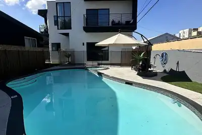 Image de Live like a Hollywood superstar. Right next to Lax, SoFi Stadium, and beaches.