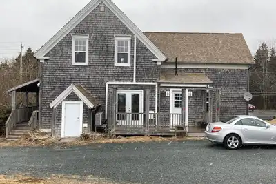 Image de Charming 2-bedroom Cape Cod style Inn in Musquodoboit Harbour with WiFi, Ac
