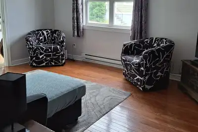 Image de Vibrant yellow Jelly Bean Row House in the heart of downtown St. John's. Pets ok