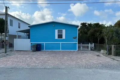 Image de Cozy and Stress-Free bayside home with private dock