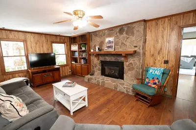 Image de Nature's Hideaway 4br Home With Pool & Creek View