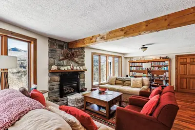 Image de Stowe Hollow: 4 br, gas fireplace, pond, hot tub & views!