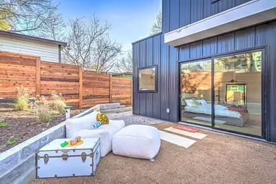 Image de Brand New Stylish 4 Bdrm Home W\/Pool In Dt Austin Near Sxsw Top Spots!