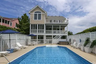 Image de Southern Comfort in Duck! Oceanside in Duck, 6 bed, 6. 1 bath, dog friendly with pool and hot tub!