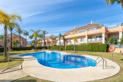 Mar Bella - Charming apartment with shared pool and free WiFi in Marbella.