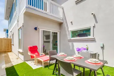 Image de Modern & Spacious 3-Bedroom Home w Garage, 5 min to Beach, Downtown