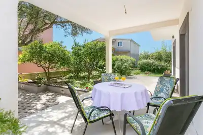 Image de Appartement de deux chambres avec la terrasse Kastel Novi, Kastela (A-22702-a)