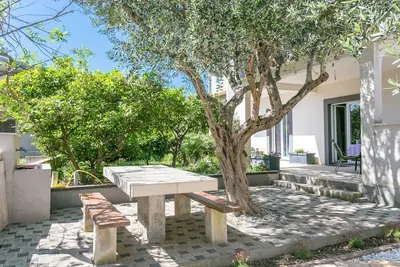 Image de Appartement de deux chambres avec la terrasse Kastel Novi, Kastela (A-22702-b)