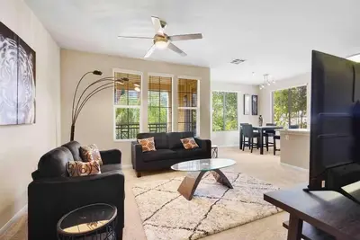 Image de Cozy 2-Bd/2ba Apt! 5Mins to Disney! Angel stadium! Honda Center! The Outlets!