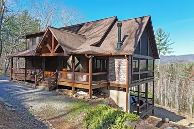Image de Mountain Oasis- Luxury Cabin-Hot Tub- Pet Friendly- Mountain View- Wifi- Firepit